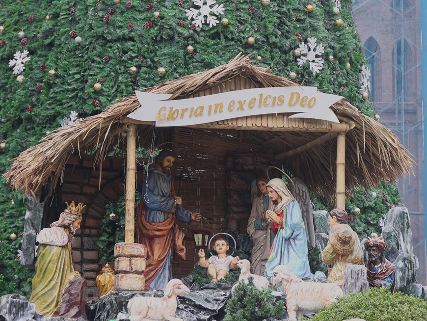 Các nhà thờ ở Hà Nội ‘thay áo’ sẵn sàng chờ đón Giáng sinh - 6