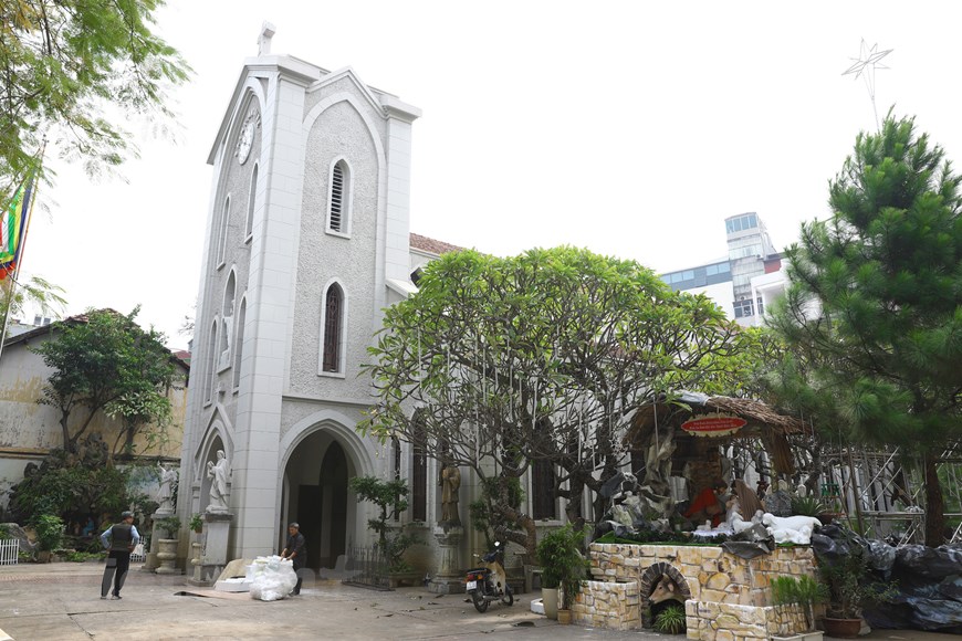Các nhà thờ ở Hà Nội ‘thay áo’ sẵn sàng chờ đón Giáng sinh - 12