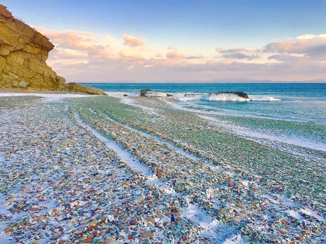 Bãi biển độc đáo lấp lánh hàng triệu viên đá thủy tinh ở vịnh Ussuri - 2