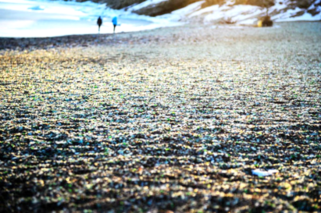 Bãi biển độc đáo lấp lánh hàng triệu viên đá thủy tinh ở vịnh Ussuri - 4