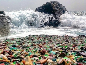 Bãi biển độc đáo lấp lánh hàng triệu viên đá thủy tinh ở vịnh Ussuri