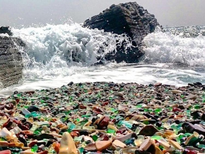 Du khảo - Bãi biển độc đáo lấp lánh hàng triệu viên đá thủy tinh ở vịnh Ussuri
