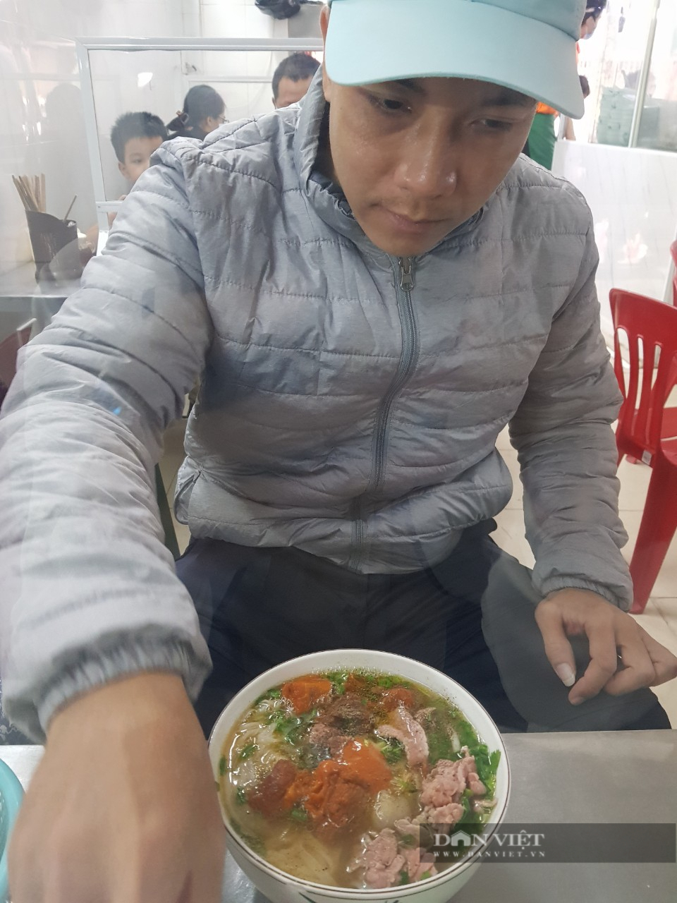 Mở cửa sau mùa dịch, quán phở “ruột” của ĐTQG Việt Nam hút khách sành ăn - 5