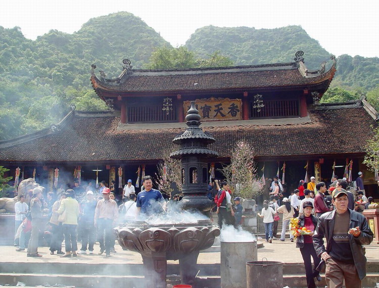 Những lưu ý khi đi lễ chùa Hương dịp Tết Nhâm Dần 2022