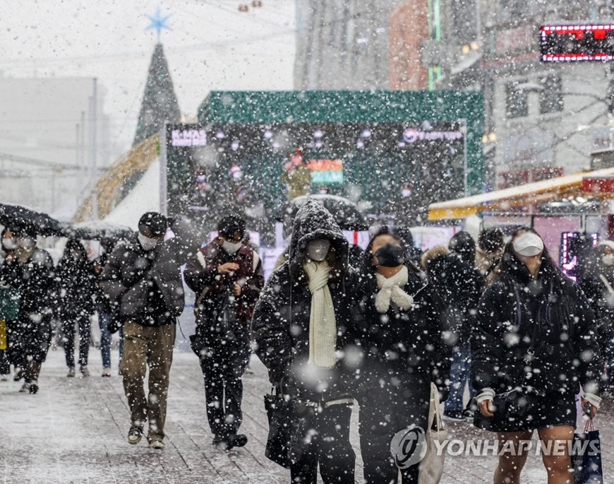 Hình ảnh người dân Hàn Quốc trải qua những ngày lạnh nhất năm - 1