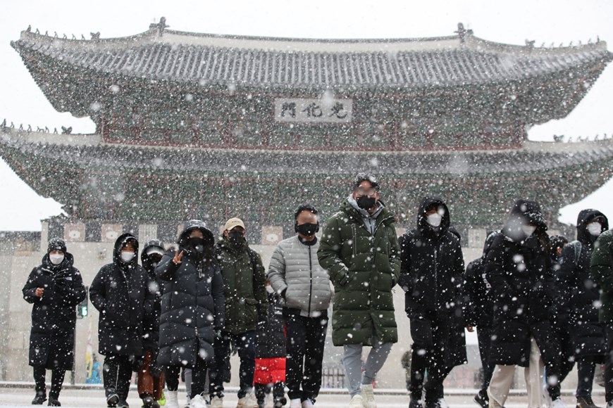 Hình ảnh người dân Hàn Quốc trải qua những ngày lạnh nhất năm - 2