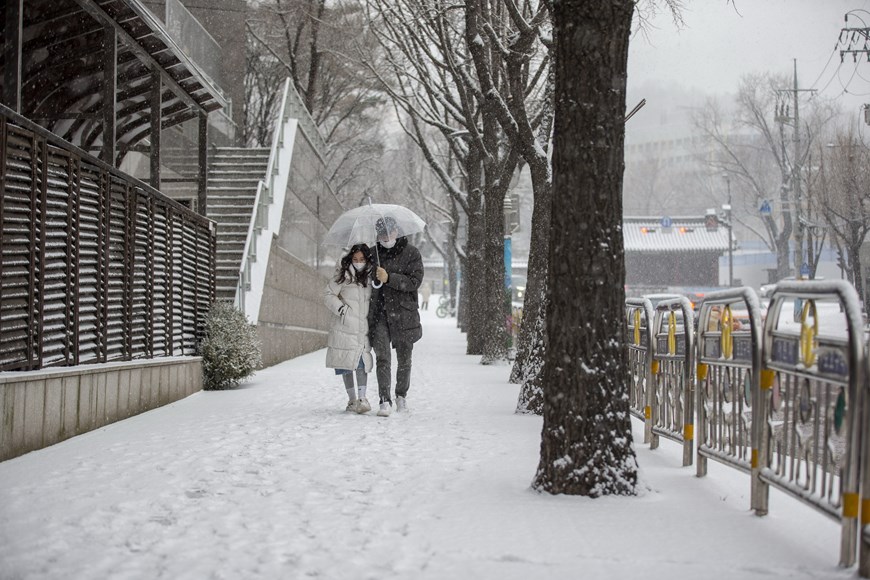 Hình ảnh người dân Hàn Quốc trải qua những ngày lạnh nhất năm - 3
