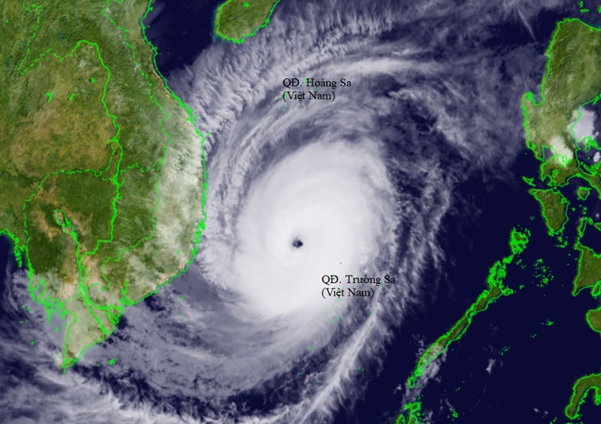 Biển Đông đang hứng cơn bão mạnh nhất lịch sử, sóng biển cao 11m - 1