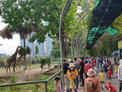 Chuyển động - Thảo Cầm Viên Sài Gòn bất ngờ đón hàng nghìn khách vui chơi ngày cuối tuần