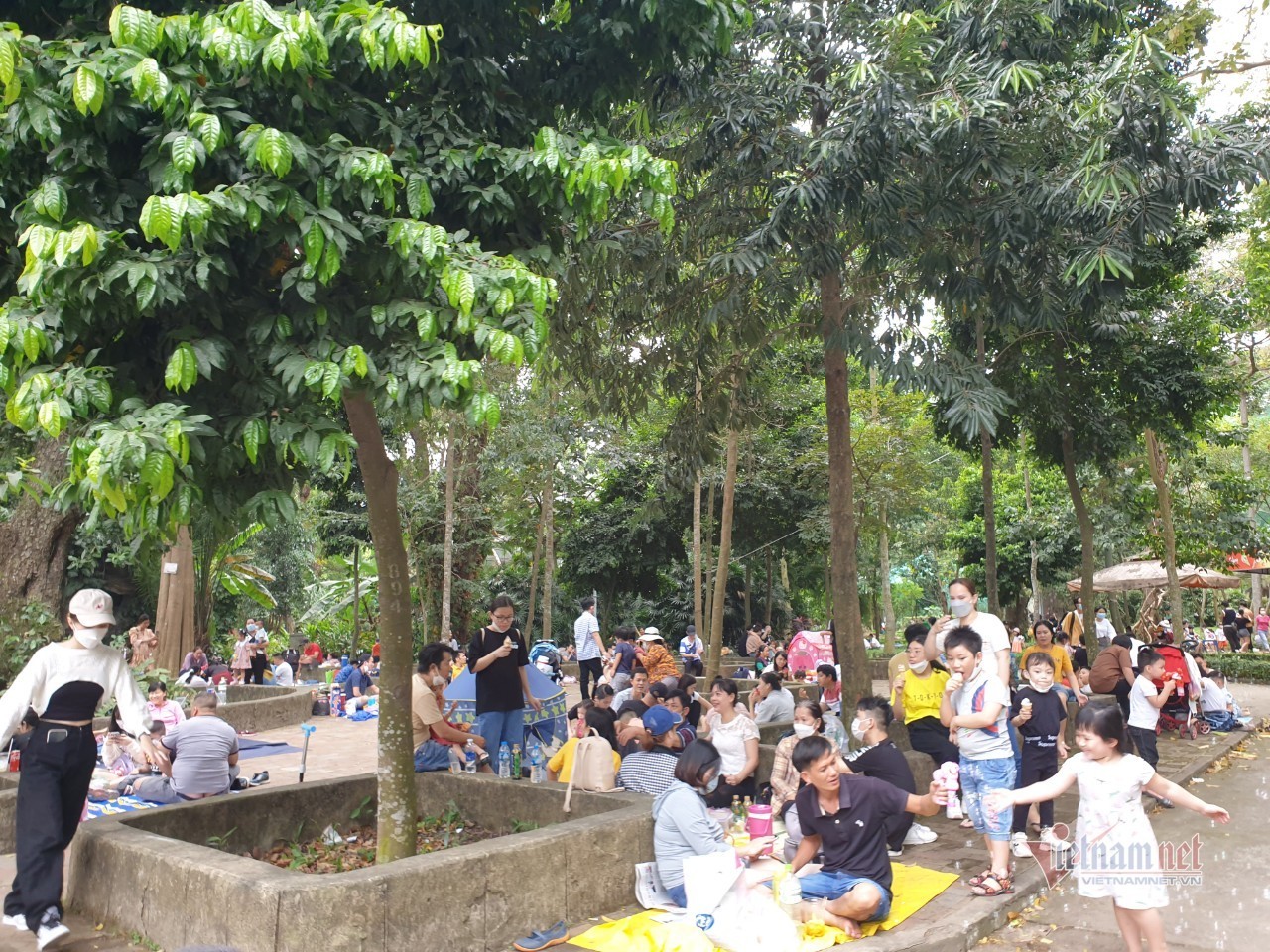 Thảo Cầm Viên Sài Gòn bất ngờ đón hàng nghìn khách vui chơi ngày cuối tuần - 15