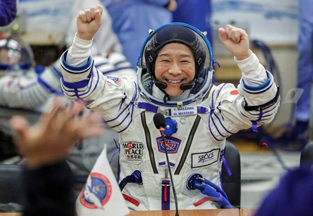 Tỷ phú Yusaku Maezawa trở về Trái Đất sau chuyến du lịch vũ trụ - 1