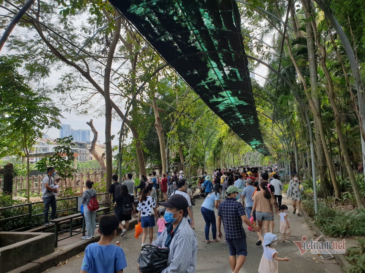 Thảo Cầm Viên Sài Gòn bất ngờ đón hàng nghìn khách vui chơi ngày cuối tuần - 10