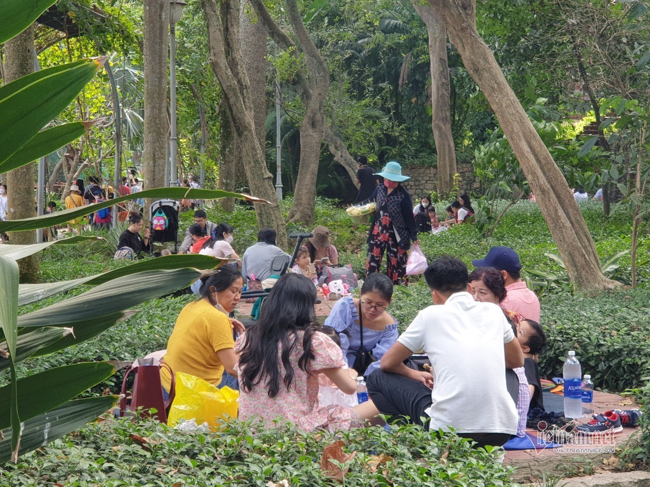 Thảo Cầm Viên Sài Gòn bất ngờ đón hàng nghìn khách vui chơi ngày cuối tuần - 16