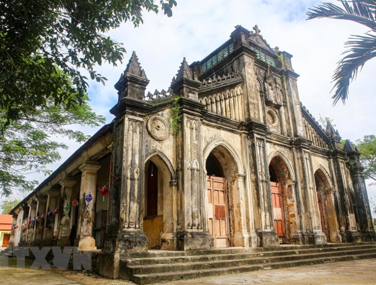 Chiêm ngưỡng vẻ đẹp cổ kính của nhà thờ cổ Tùng Sơn ở Đà Nẵng