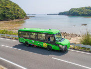 Xe buýt Nhật biến thành tàu hỏa chạy băng băng trên đường ray 'trong chớp mắt'