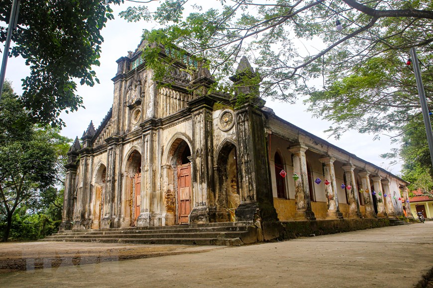Chiêm ngưỡng vẻ đẹp cổ kính của nhà thờ cổ Tùng Sơn ở Đà Nẵng - 1