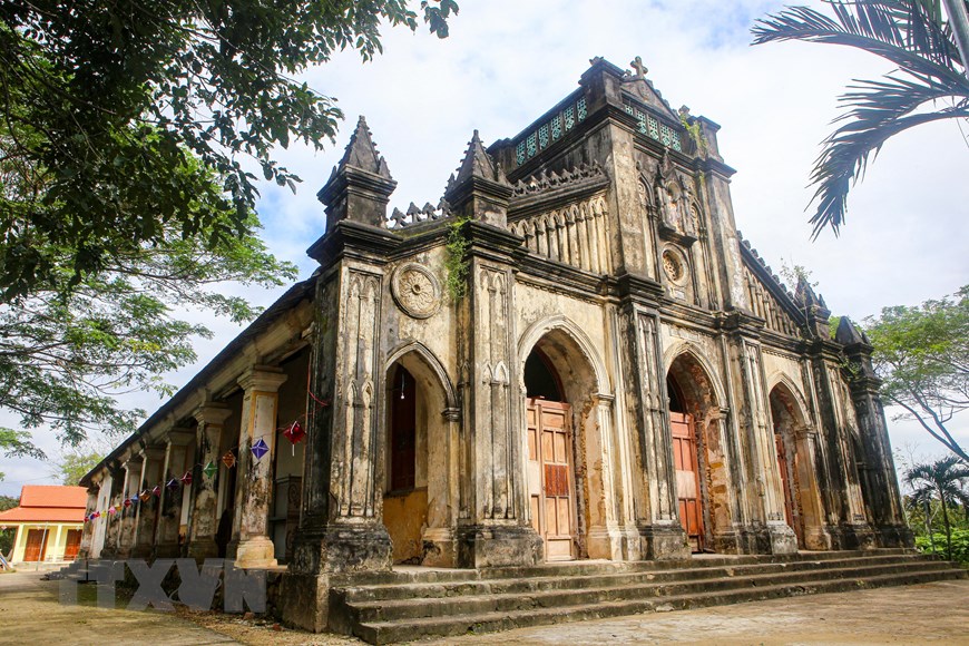 Chiêm ngưỡng vẻ đẹp cổ kính của nhà thờ cổ Tùng Sơn ở Đà Nẵng - 2