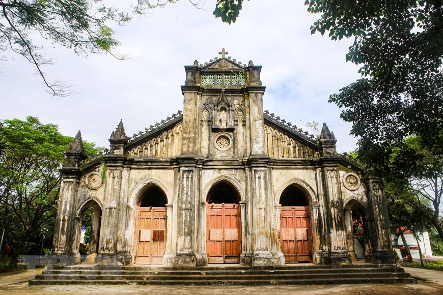 Chiêm ngưỡng vẻ đẹp cổ kính của nhà thờ cổ Tùng Sơn ở Đà Nẵng - 5