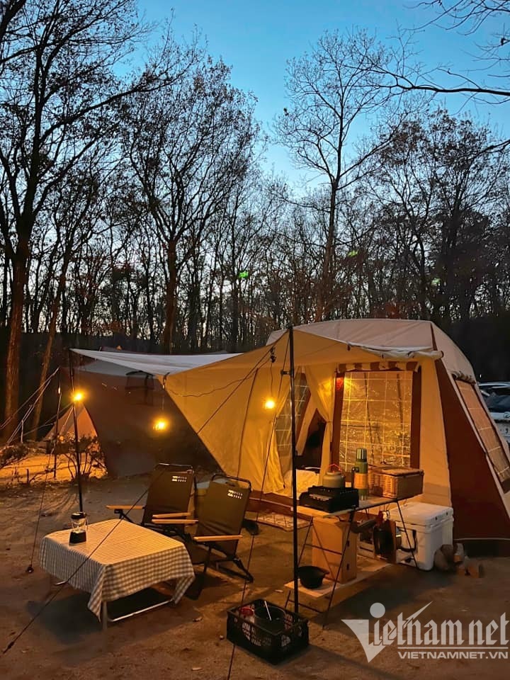 Cặp đôi Việt xuyên đêm chờ cắm trại chân núi Phú Sĩ, 'nghiện' ngủ trại giữa trời âm độ C - 4