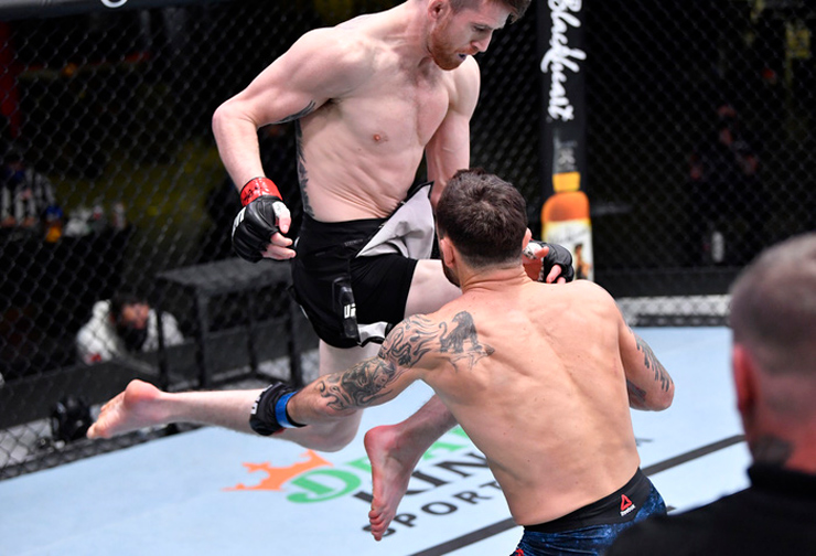 Cú knock-out MMA đỉnh nhất 2021: McGregor gãy chân, đấm &#34;đổ cây&#34; sấm sét - 2