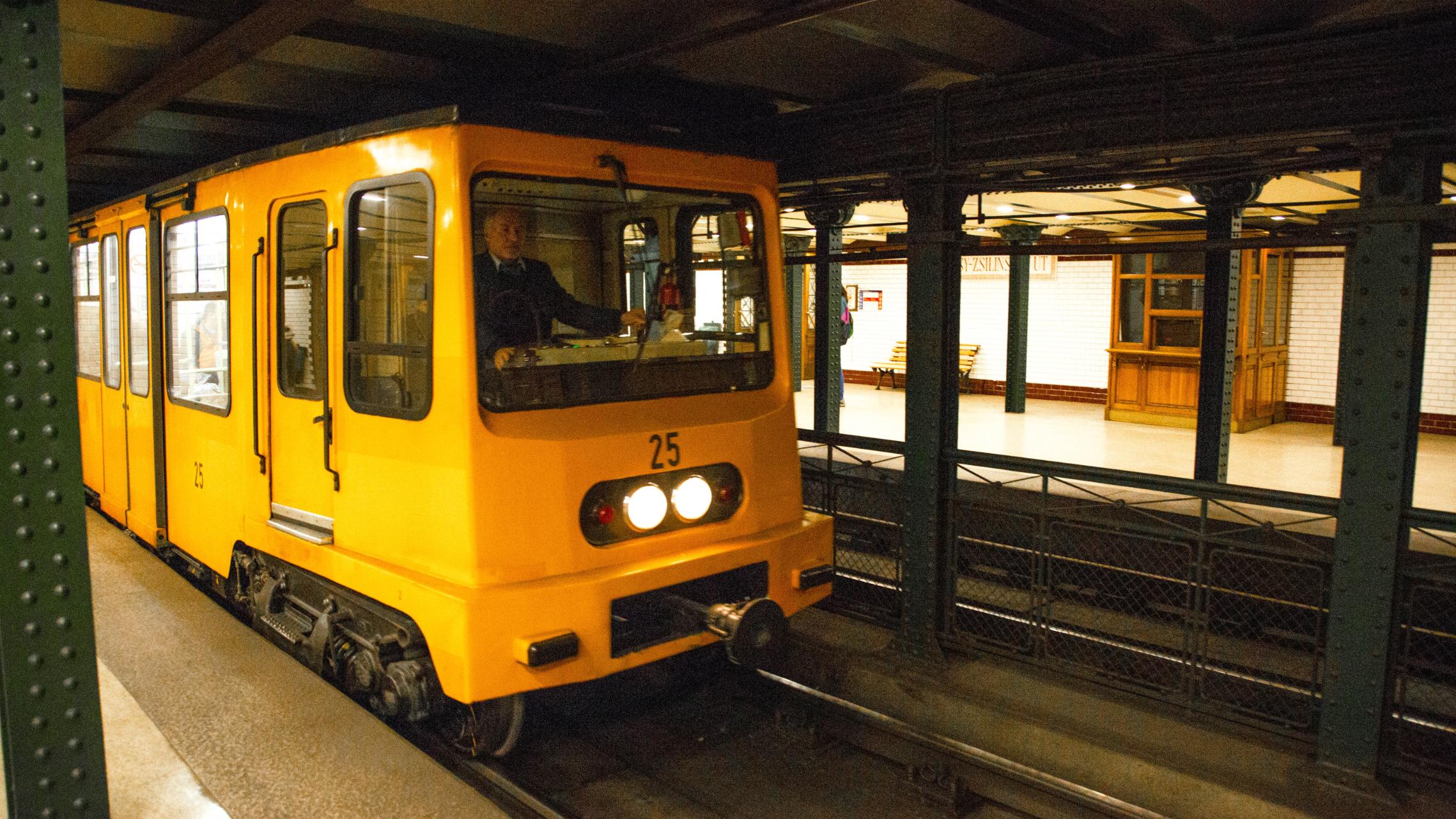 9 điểm thú vị về những chuyến tàu điện ngầm trên thế giới - 4