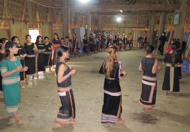 Những lớp học góp phần bảo tồn văn hóa cồng chiêng ở thị trấn Măng Đen - 1