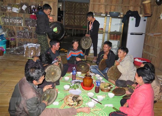 Những lớp học góp phần bảo tồn văn hóa cồng chiêng ở thị trấn Măng Đen - 2