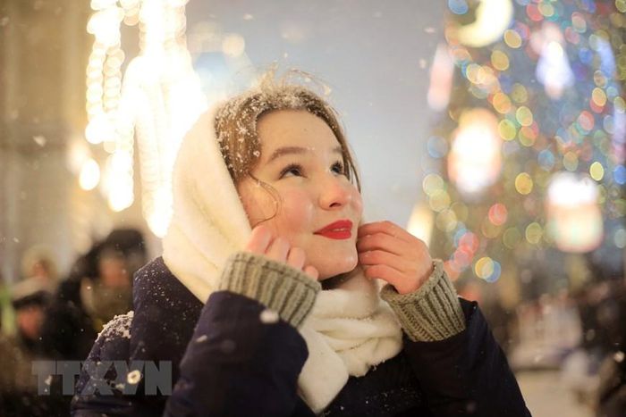 Hình ảnh người dân Nga hân hoan chào đón năm mới 2022 - 7