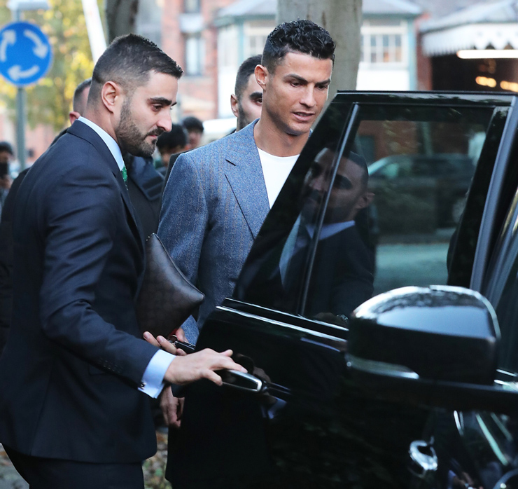 Bí ẩn cặp song sinh làm vệ sỹ cho Ronaldo tại MU: Lính đánh thuê &#34;khủng&#34; cỡ nào? - 3