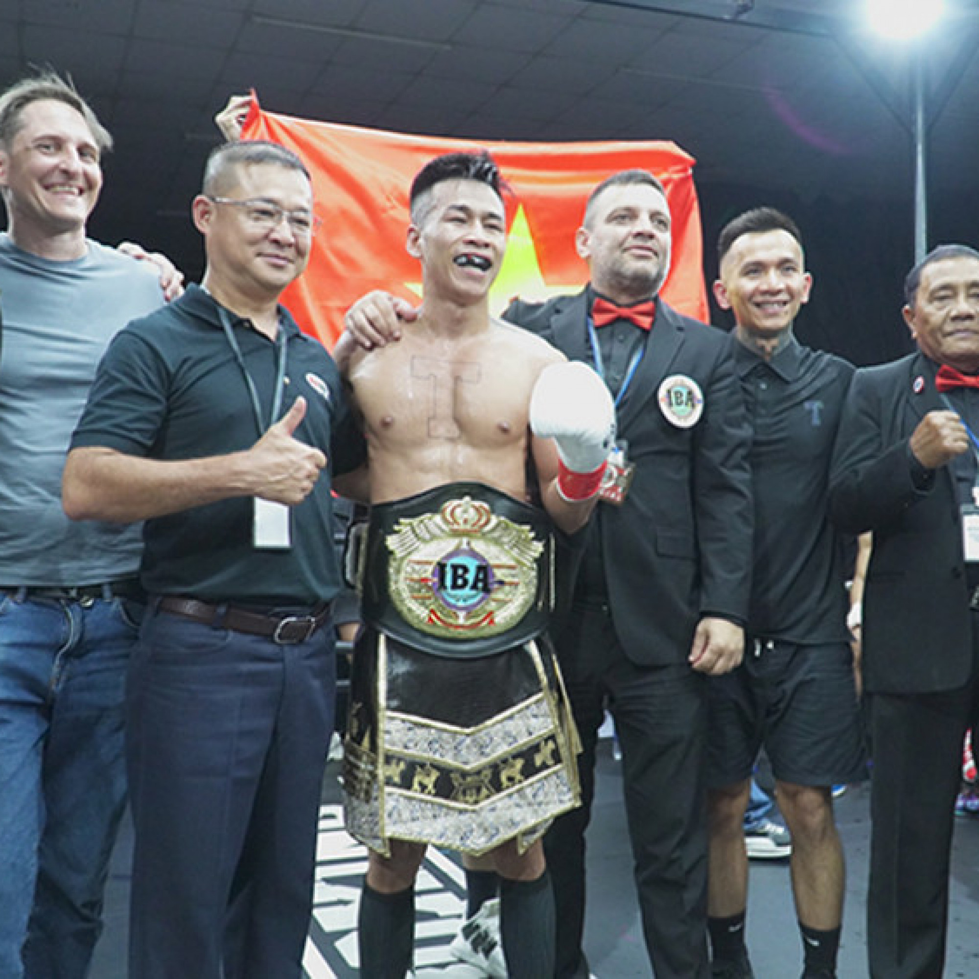  - Trần Văn Thảo giành đai Boxing thế giới lịch sử, thắng knock-out ngay hiệp 1