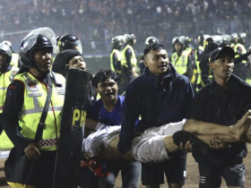  - 129 người chết trong bạo loạn tại trận đấu bóng đá ở Indonesia
