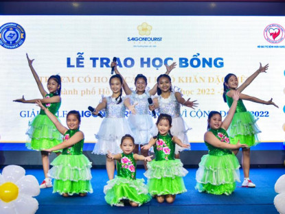 Chuyển động - Saigontourist Group trao học bổng hơn 1 tỷ đồng cho trẻ em mồ côi vì Covid-19