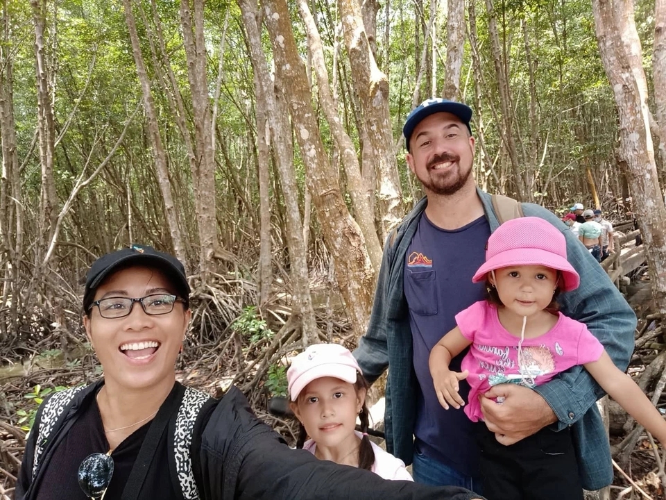 Gia đình vợ Việt - chồng Canada 'không nhà', đưa con đi khắp thế giới - 1