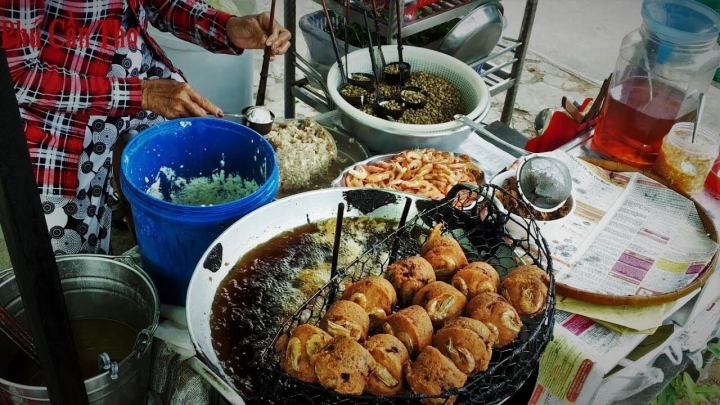 Dạo bến Ninh Kiều, thưởng thức đặc sản bánh cóng - 5