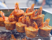 Dạo bến Ninh Kiều, thưởng thức đặc sản bánh cóng