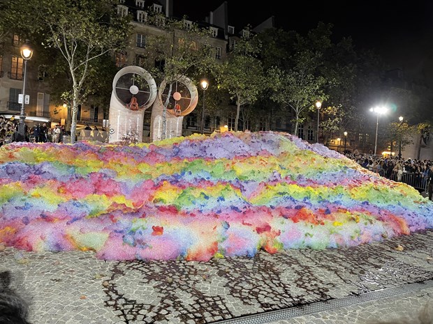 Sôi động lễ hội “Đêm Trắng” cùng nghệ thuật đương đại tại Paris - 2