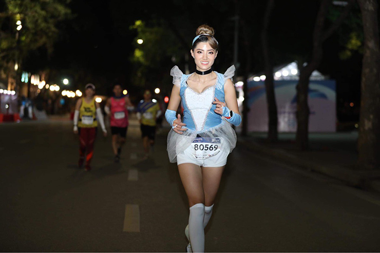 Hot girl chạy bộ Thu Hiền “biến hình gây sốt” trên đường chạy - 8