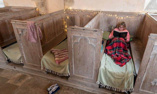 Trải nghiệm 'qua đêm' trong nhà thờ bỏ hoang ở Anh, giá hơn 1 triệu đồng - 2