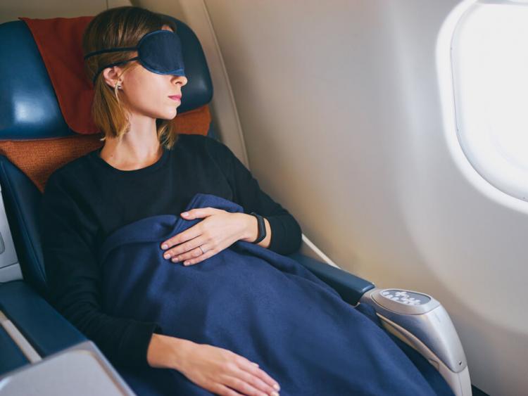 Làm thế nào để có giấc ngủ ngon trên máy bay?