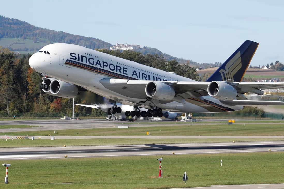 Singapore Airlines sẽ không sa thải tiếp viên hàng không mang thai - 1