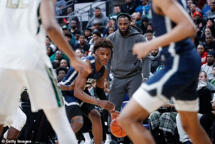 Siêu sao thể thao 2m06 từng ký hợp đồng 1 tỷ USD, con trai mơ tiếp bước - 2