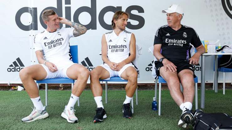 Casemiro ra đi, Real “chốt” luôn Modric & Kroos: 2 sao nước Anh sắp thay thế? - 2