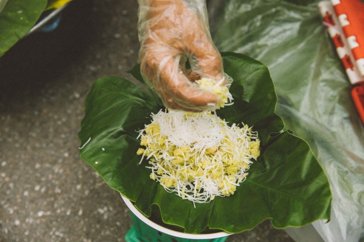 Xôi cốm gói lá sen - món đặc sản nhất định phải thử ở Hà Nội khi mùa thu về - 3