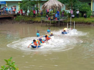 Xem kéo co bằng xuồng ba lá, cười vỡ bụng!