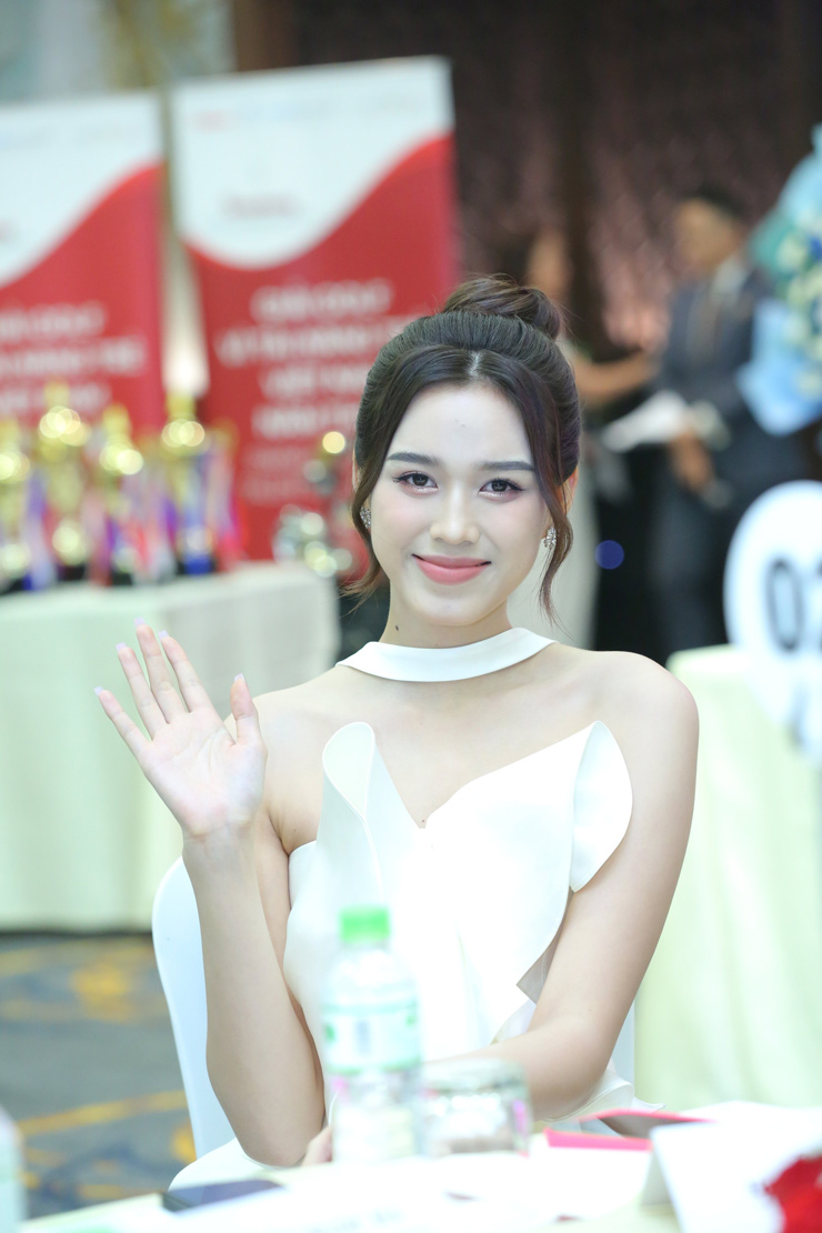 Hoa hậu Jennifer Phạm, Ngọc Hân tranh tài giải Golf Tiền Phong Championship - 3