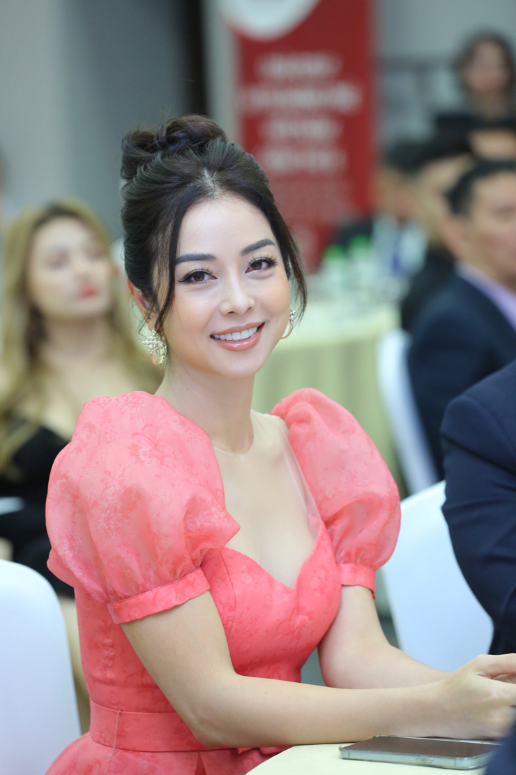 Hoa hậu Jennifer Phạm, Ngọc Hân tranh tài giải Golf Tiền Phong Championship - 2