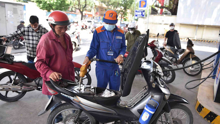 Xăng dầu biến động cũng do khâu trung gian phân phối - 1