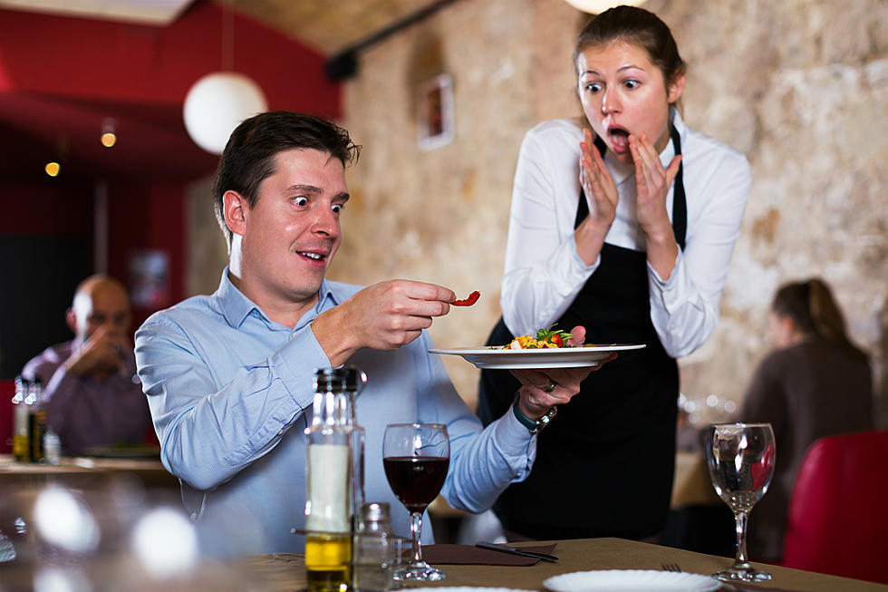 7 actions that make restaurant staff uncomfortable - 3