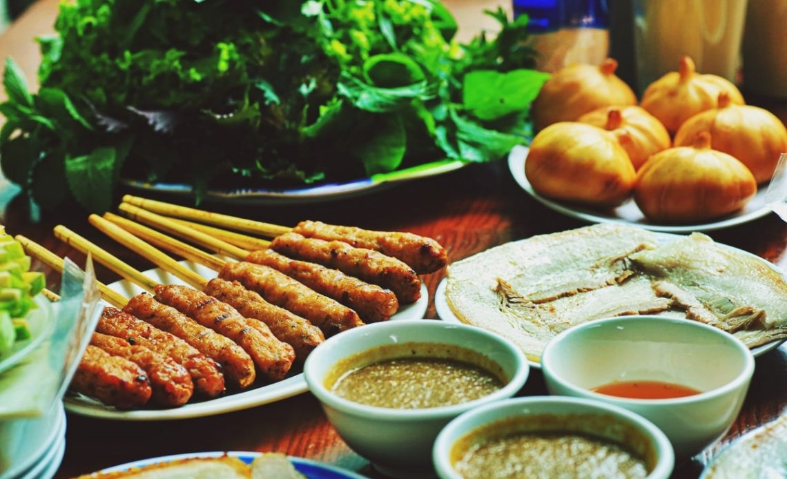 Chuyên trang ẩm thực nổi tiếng khen bánh xèo, nem lụi của Việt Nam - 2