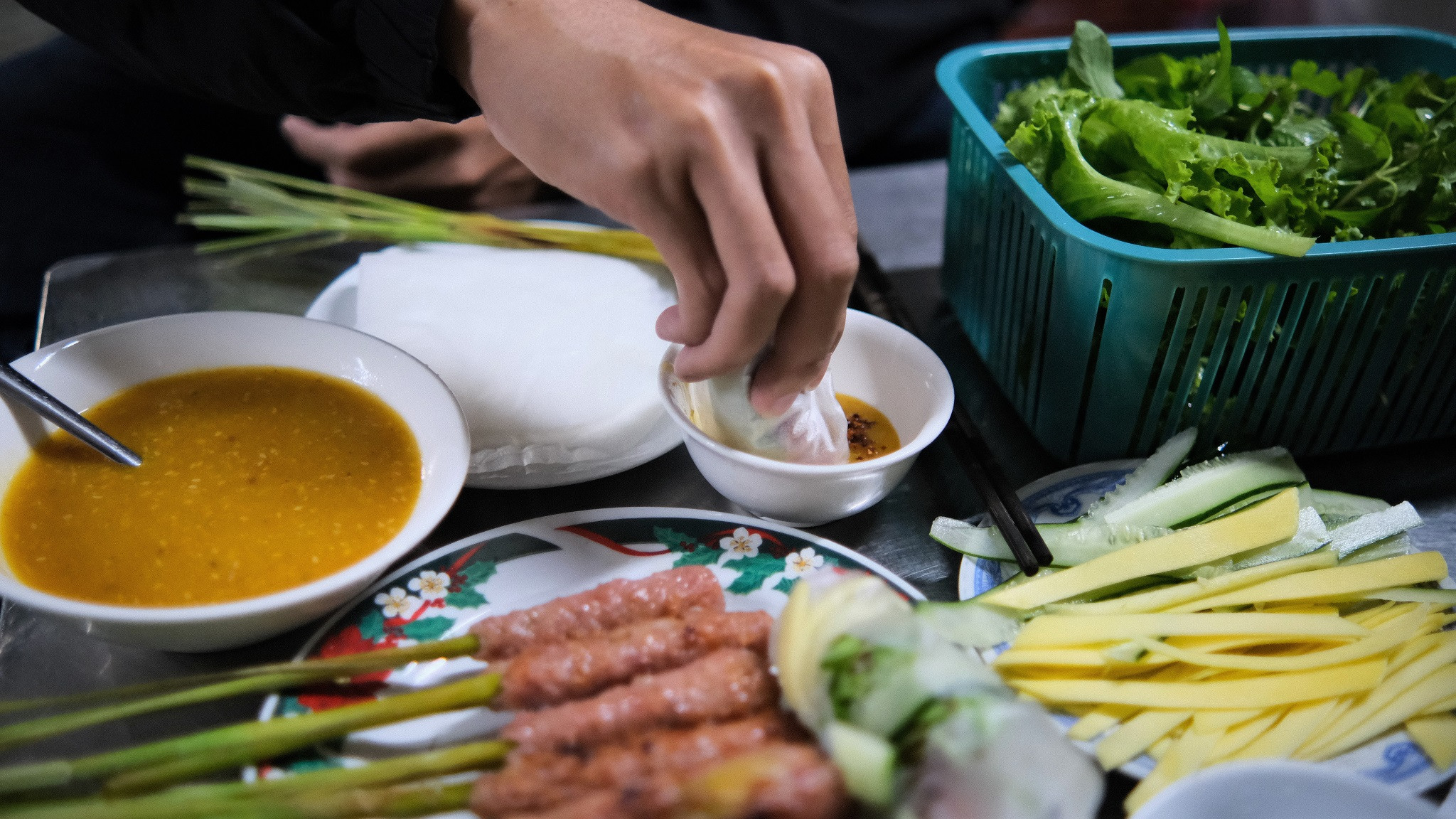 Chuyên trang ẩm thực nổi tiếng khen bánh xèo, nem lụi của Việt Nam - 3